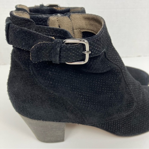 Aquatalia France Perforated Suede Ankle Booties Heeled Black Ankle Zip Sz 9.5 - Picture 3 of 16